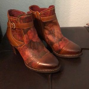 L’Artiste booties. Cognac and floral leather print. Women’s EU size 37, U.S. 7.